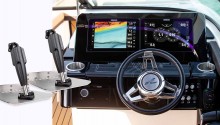 El nuevo software de Simrad permite manejar los flaps desde la pantalla del GPS/