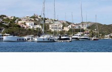 Los pantalanes en la ribera norte del puerto de Maó son mayormente utilizados po