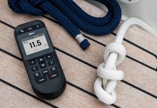 Gestionable con una sola mano, el nuevo Raymarine RCU-1 muestra en su pantalla a