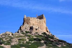 El histórico castillo del siglo XIV coroando Cabrera ha sido testigo de múltiple