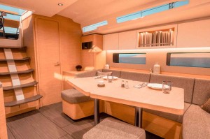 El salón/comedor y la cocina a lo largo de la estancia se mantienen iguales en t
