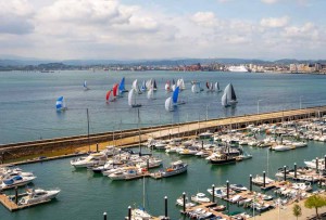 El campo de regatas de la bahía de Santander se hizo complicado de interpretar p