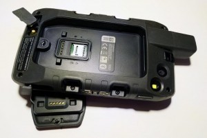 Mar Abierto - Bajo el alojamiento de la batería está la tarjeta microSD. Los con