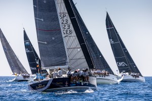 Cerca de medio centenar de tripulaciones tomaron parte en la Vuelta a la Isla de