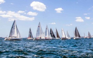 Salida de los Crucero de mayor eslora rumbo a Baiona en el Trofeo Verde del MRCY