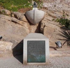 Un monumento al pie de la ciudadela de Calvi conmemora el 5º aniversario del descubrimiento de América