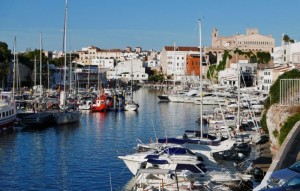 El puerto de Ciutadella desde la terraza de su club náutico