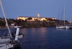 La isla del Rey se ha convertido en uno de los principales iconos turísticos del puerto de Maó. 
