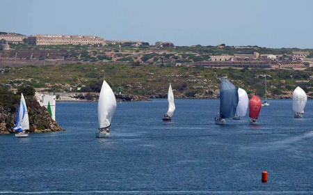 La regata Port de Maó siempre ofrece imágenes espectaculares de los veleros apro