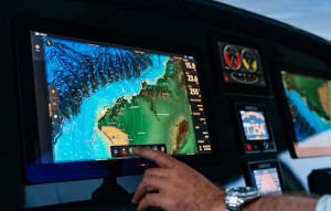 La mejor tecnología de Simrad se incorpora en la nueva gama NSO 4 de MFD, disponible con elegantes pantallas de 16, 22 y 24 pulgadas. La mejor tecnología de Simrad se incorpora en la nueva gama NSO 4 de MFD, dispon