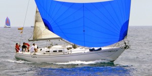 Mar Abierto - Una vela que da alas al barco, incluso con ventolinas. (foto alfre