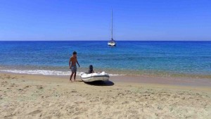 Desembarco en la larga y bonita playa de Mortoli (Córcega)